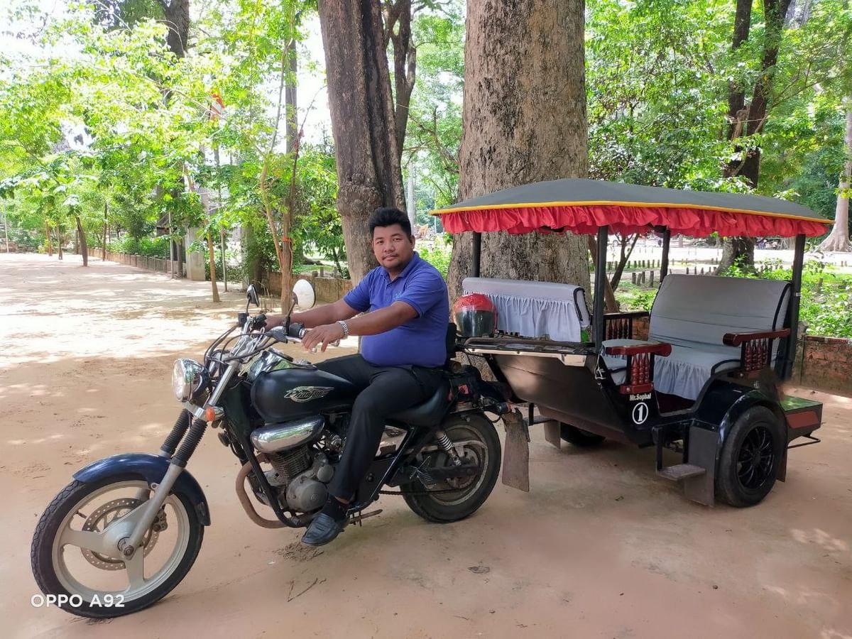 Private Angkor Wat Tuk-Tuk Tour with Sunrise, Sunset & Local Markets