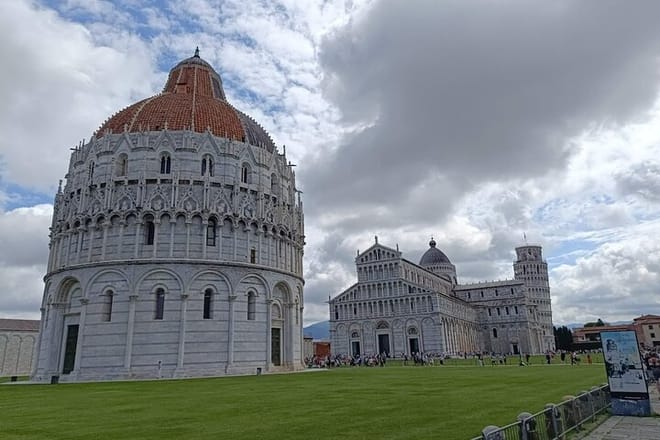 Pisa & Lucca Private Tour with wine-tasting from La Spezia Port