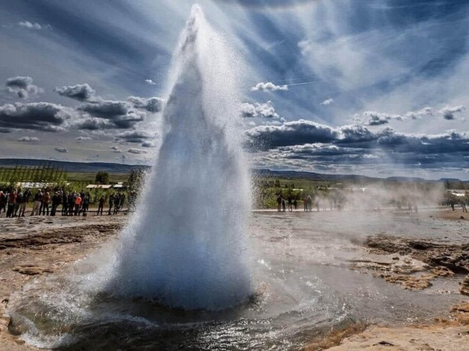 Private Golden Circle Tour and Hvammsvík Geothermal Spa 1 to 7pax — Family and Friends Travel Iceland