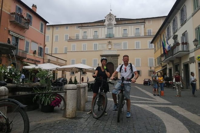 Castelli Romani Day Trip: Castel Gandolfo and Nemi photo 3