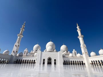 Cultural Tour of Abu Dhabi: Grand Mosque and Heritage Village