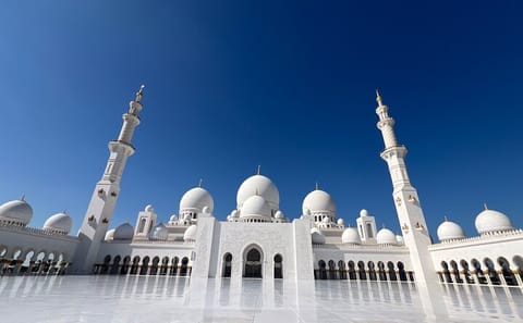 Cultural Tour of Abu Dhabi: Grand Mosque and Heritage Village