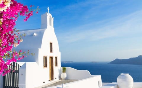 8-Day Cultural and Scenic Tour of Athens, Delphi, Meteora, and Santorini