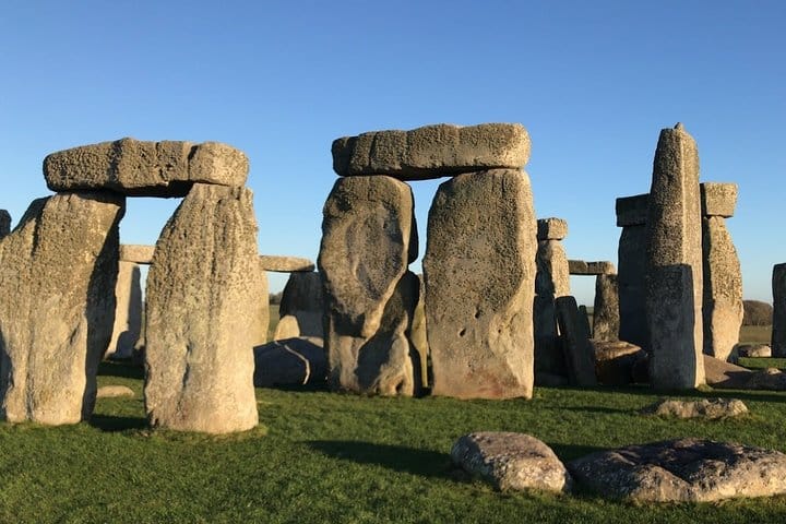 Full-Day Private Tour to Salisbury, Stonehenge and Woodhenge  6