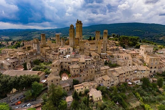 PRIVATE Full-Day Tour of San Gimignano and Volterra