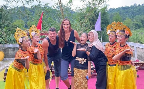 Jakarta and Bogor Cultural Performance and Nature Tour