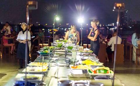 Dinner Cruise on the Chao Phraya River in Bangkok