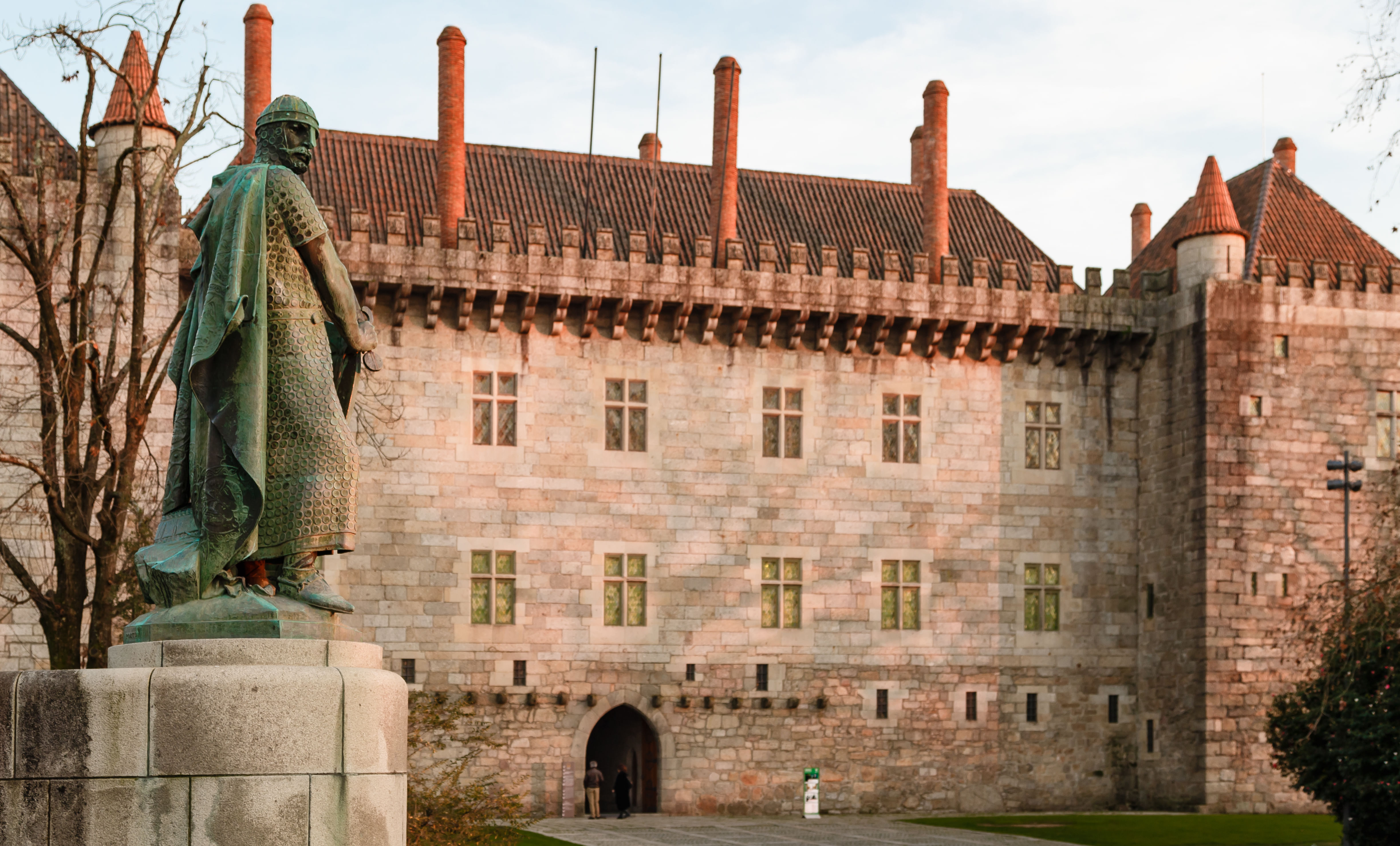 Guimarães Castle, Braga Cathedral & Lunch
