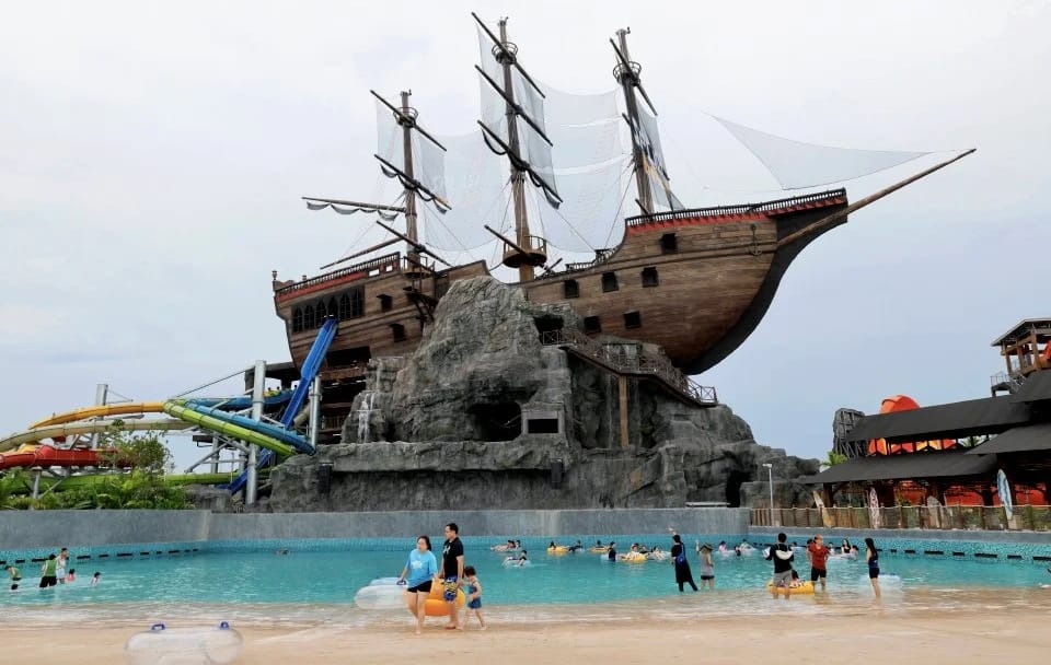 Admission Ticket and Transfer to SplashMania Waterpark, Selangor