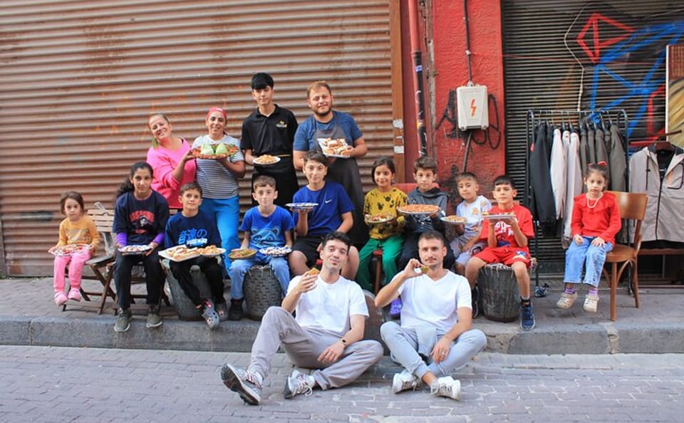 Culinary Tour of Istanbul with Ferry Ride and Local Snacks