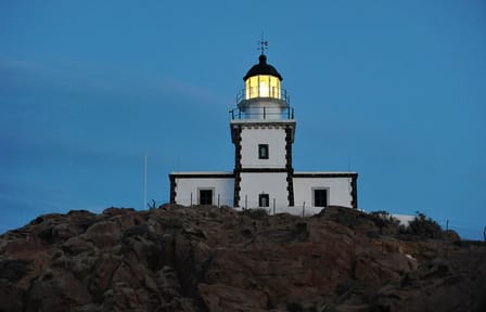 Santorini 5 Hour Private Oia Tour & Lunch/Dinner at a Local Farm