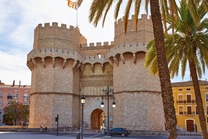 TOP Valencia : Private guided tour with your mobile 8