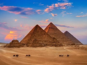 Hurghada Day Trip to Cairo: Pyramids & Museum
