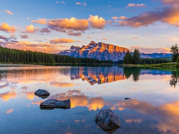 Three-Day Tour of Banff, Lake Louise, and Drumheller from Calgary