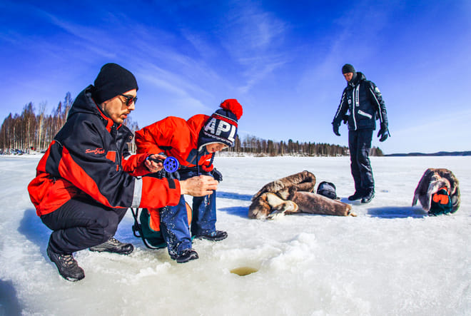 Snowshoe Trip for Ice Fishing - Saariselkä 4
