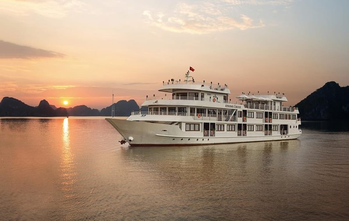 Bai Tu Long Luxury Cruises 2D/1N Tour: Kayaking, Swimming at the pristine places