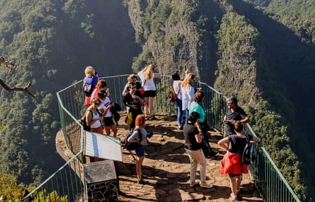 Private 4x4 Day Tour of Arco de Sao Jorge and Camara de Lobos