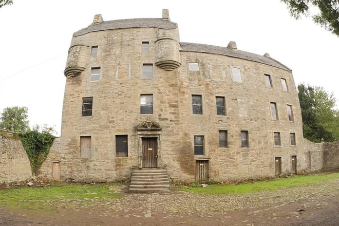 Lallybroch tours ( Midhope Castle ) , ancestral home of Jamie Fraser from Outlander
