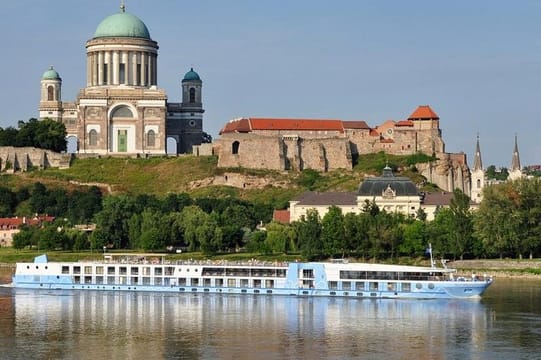 Budapest Danube Bend Private Full-Day Tour with Lunch and entrance fees