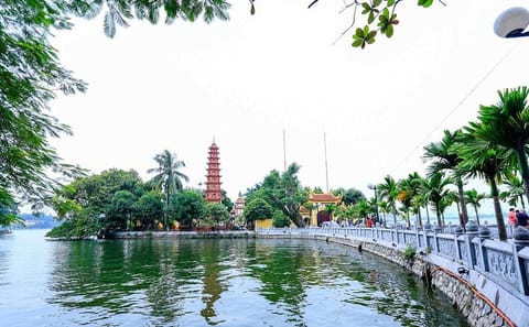 Full Day Hanoi City Tour with Lunch and Limousine