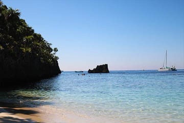 West Bay Beach Tour with Chocolate and Rum Factory Visit
