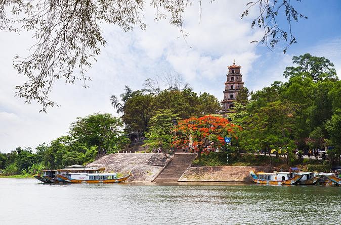 Private Hue City Sightseeing Tour: Citadel, Pagoda & Local Crafts