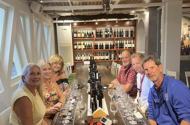 Santorini Private Tour with Lunch and Wine Tasting