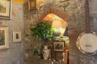 Authentic Tuscan Wine Tasting in a Florentine Osteria 7