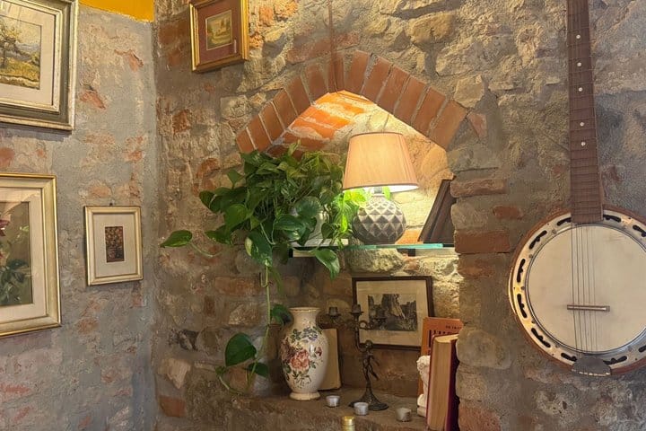 Authentic Tuscan Wine Tasting in a Florentine Osteria 7