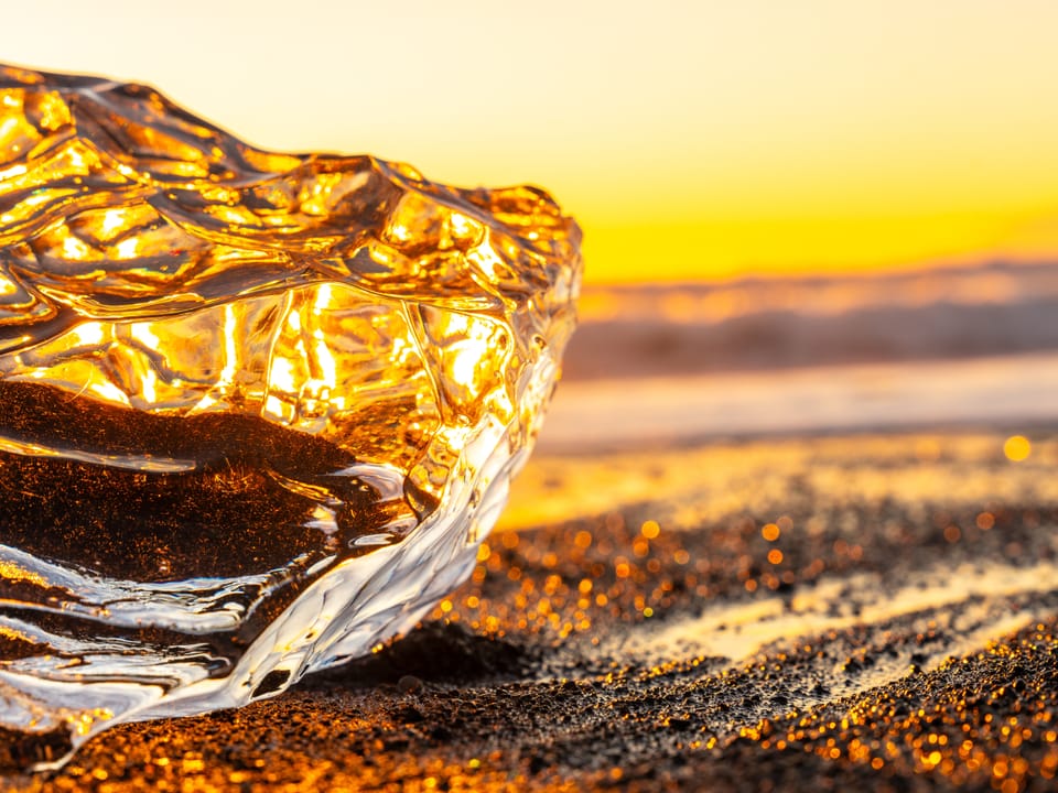 Diamond Beach&Glacier Lagoon Small group Day Tour guided in Chinese冰岛钻石沙滩&冰河湖中文一日精品团(可选冰河湖游船) — Magic Iceland Travel