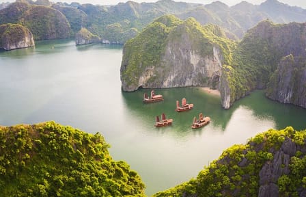 Deluxe 2-Day Cruise with Kayaking in Lan Ha Bay, Vietnam