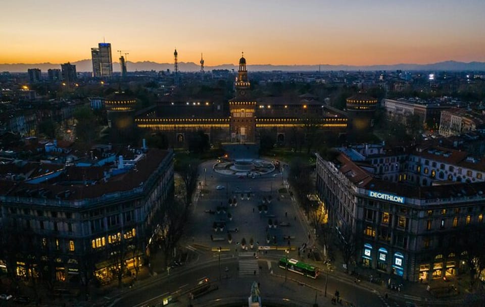 Professional Photoshoot Experience at Sforzesco Castle, Milan