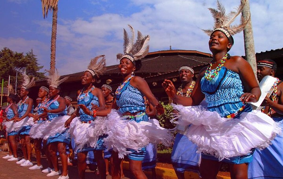 Giraffe Center, Elephant Orphanage, Beads Center & Bomas of Kenya Tour Nairobi