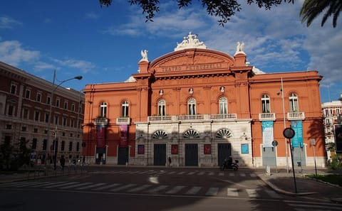 Walking Tour of Bari's Old Town and Coastal Promenade