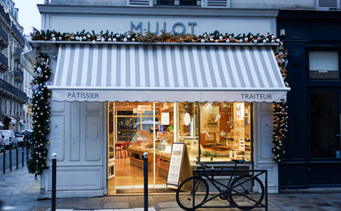 Gourmet Christmas Walking Tour in Paris