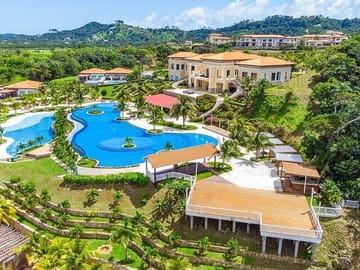 Private pools for adults & kids pl