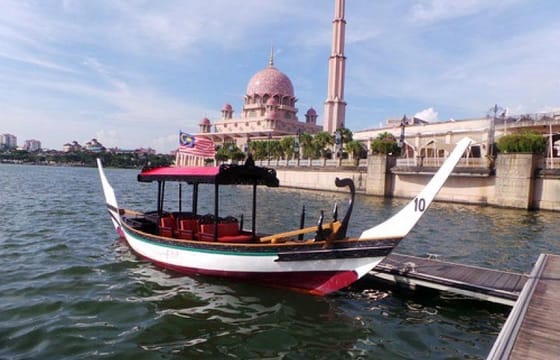 Putrajaya Tour with Boat Ride & Pink Mosque (Private)