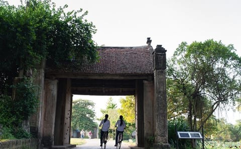 Duong Lam Ancient Village and Local Life Private Day Tour