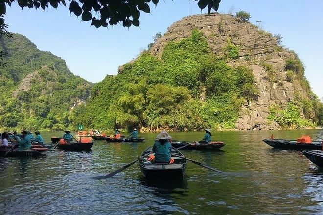 Trang An boat trip - Bai Dinh pagoda day Trip 9