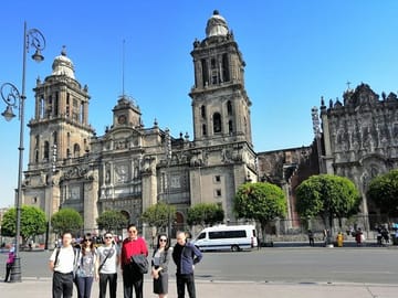 Private Cultural Tour of Mexico City's Historic Center and Xochimilco