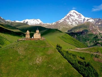 4 Full days in Georgia with private tour, free aiport