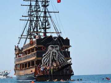 Alanya Pirate Boat Tour with Lunch and Foam Party