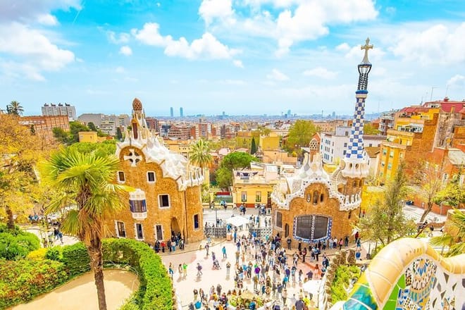 Private Airport Pickup & Scenic Tour of Barcelona