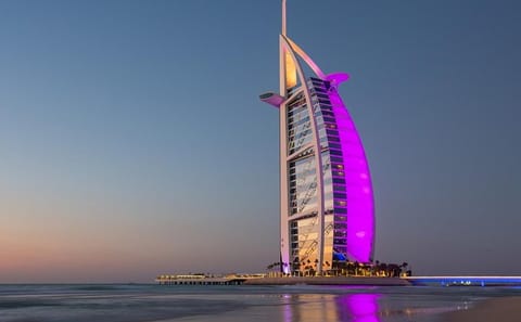 8-Day Dubai and Abu Dhabi Tour with Luxury Hotel Stay