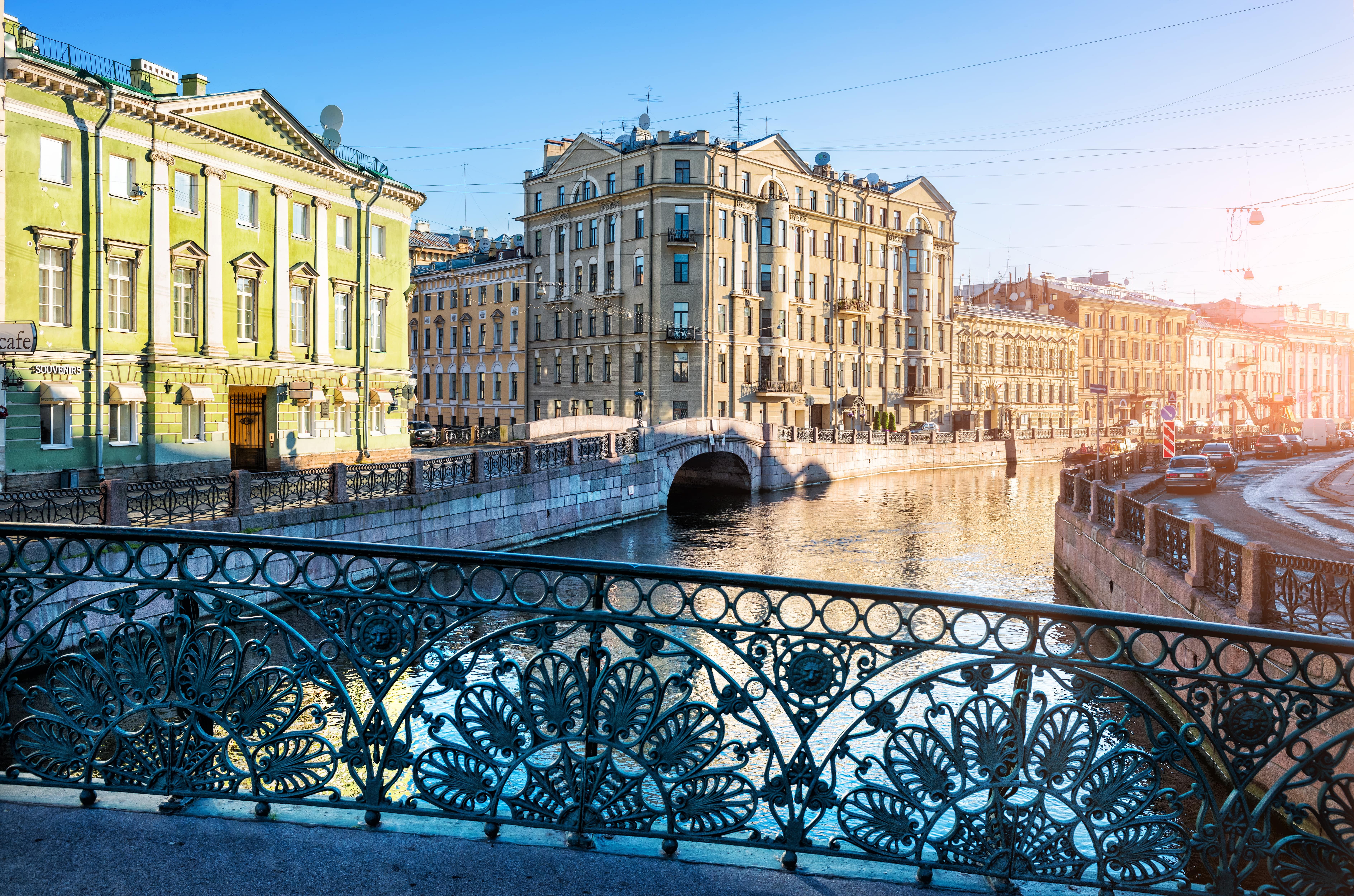 Певческий мост. Певческий мост в Санкт-Петербурге. Набережная реки мойки Певческий мост. Ограда певческого моста в Санкт-Петербурге. Набережная мойки Санкт-Петербург певчий мост.