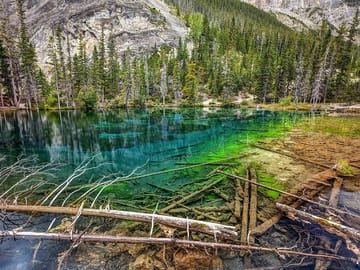 Grassi Lake and Grotto Canyon Icewalk Tour from Calgary
