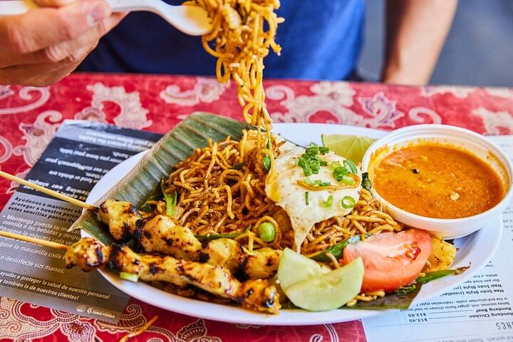 This tour includes free time to dine and shopping.