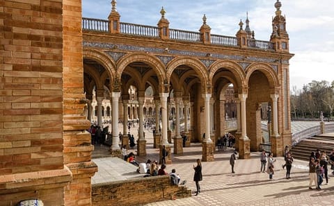 Seville Highlights Tour: Explore Cathedral, Alcazar, Plaza de España