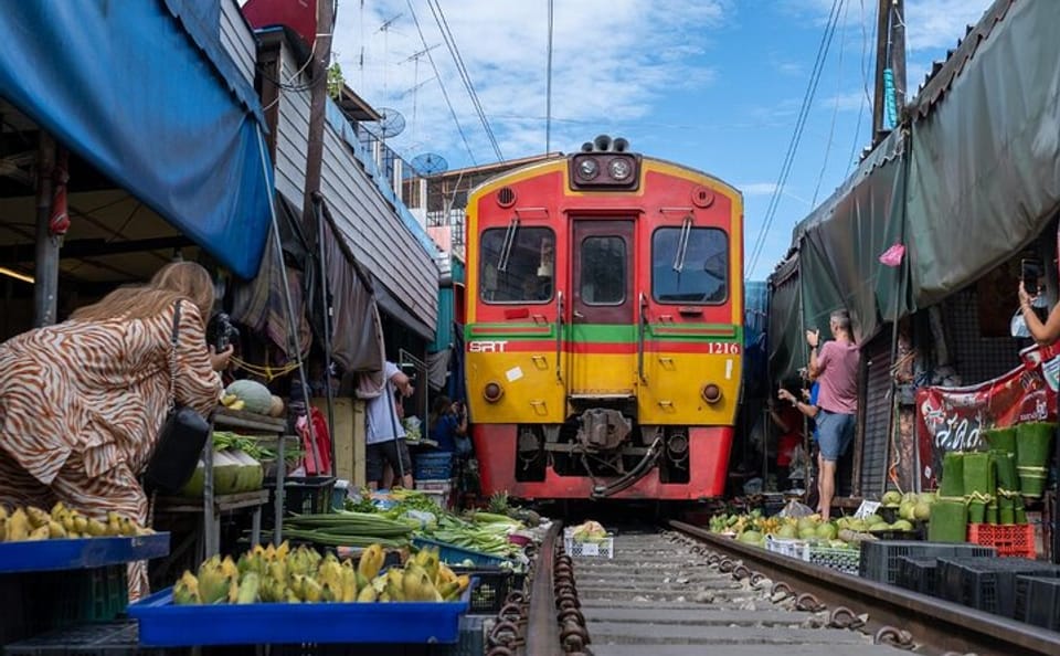Bangkok: Damnoen Saduak Market and Maeklong Railway Market