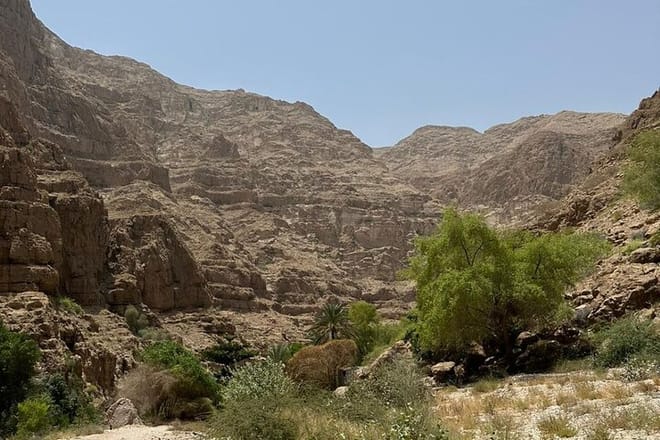 Private Day Trip to Wadi Shab & Bimmah Sinkhole Price Up To 5 Persons  2